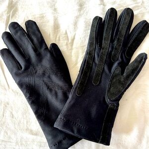 Ladies Isotoner black‎ gloves size small. Suede on the inside palm fleece lined.